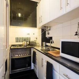https://ola-lisbon-bairro-alto-i.hotels-lisbon-portugal.com