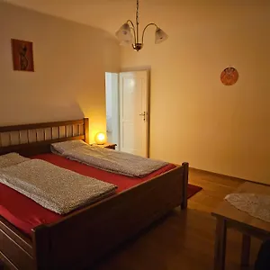 https://laxmi-happy-home-in-historical-prague.praguehotelsweb.com